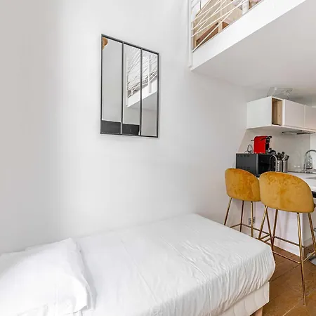 Bright Duplex - Center Apartment