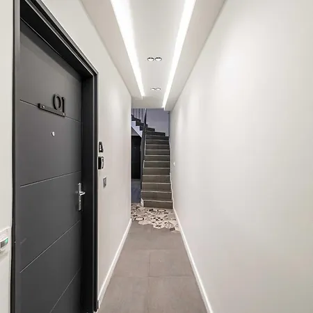 Bright Duplex - Center Apartment *